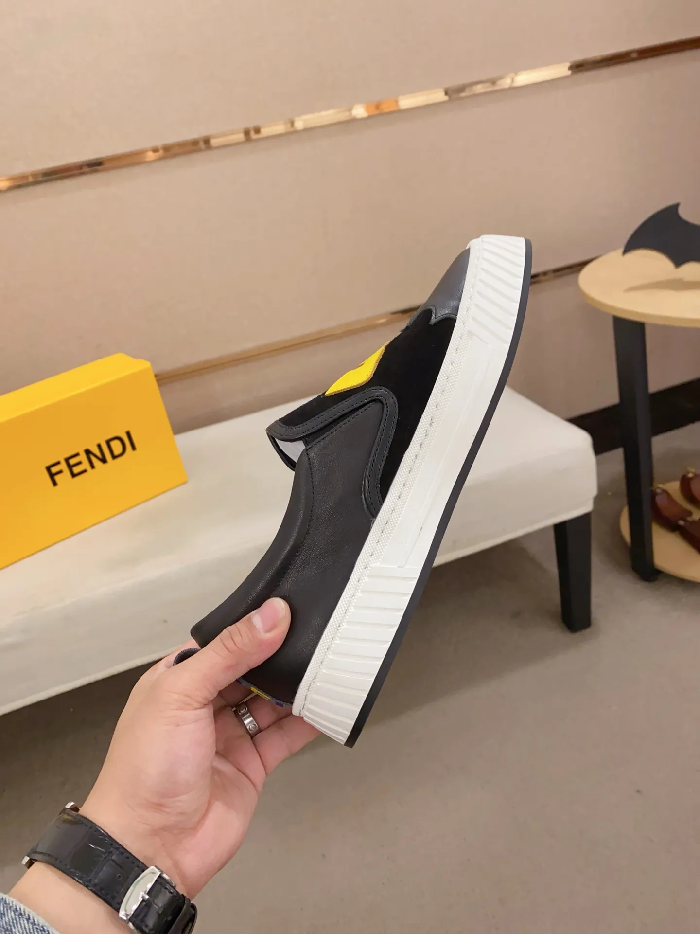 Men's shoes 💰 400💰 (fendi) New style 👊🏻 upper 🇮🇹 imported cowhide fabric 🇩🇪 lining imported sheepskin lining. The original outsole is molded to highlight the identity of every man, and the upper foot is elegant and stable🚶🏻🚶🏻The high-end custom counters reproduce the original version📯No matter the wind or rain, the shoe last remains unchanged and can withstand the verification of time🔍️,🔵 Size: 38-44